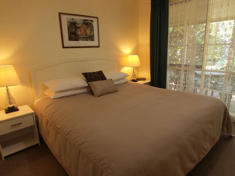 Bright Highland Valley Cottages - Coogee Beach Accommodation 2