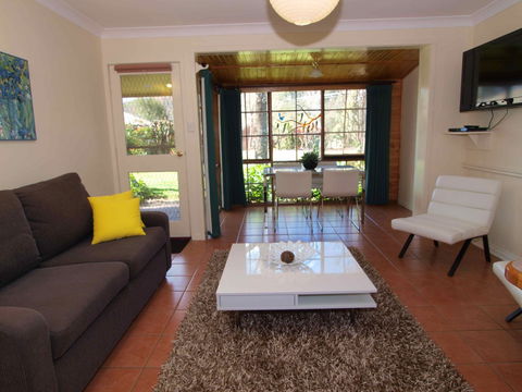 Bright Highland Valley Cottages - Coogee Beach Accommodation 4