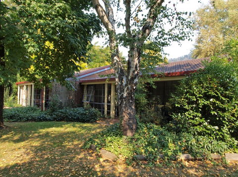 Bright Highland Valley Cottages - Coogee Beach Accommodation 5