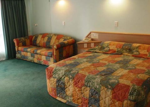 Runaway Bay Motor Inn - Coogee Beach Accommodation 0