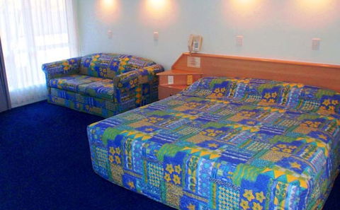 Runaway Bay Motor Inn - Coogee Beach Accommodation 2