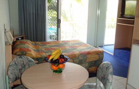 Runaway Bay Motor Inn - Coogee Beach Accommodation 3