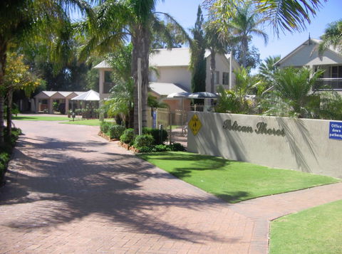Pelican Shore Villas - Coogee Beach Accommodation 0