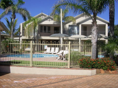 Pelican Shore Villas - Coogee Beach Accommodation 1