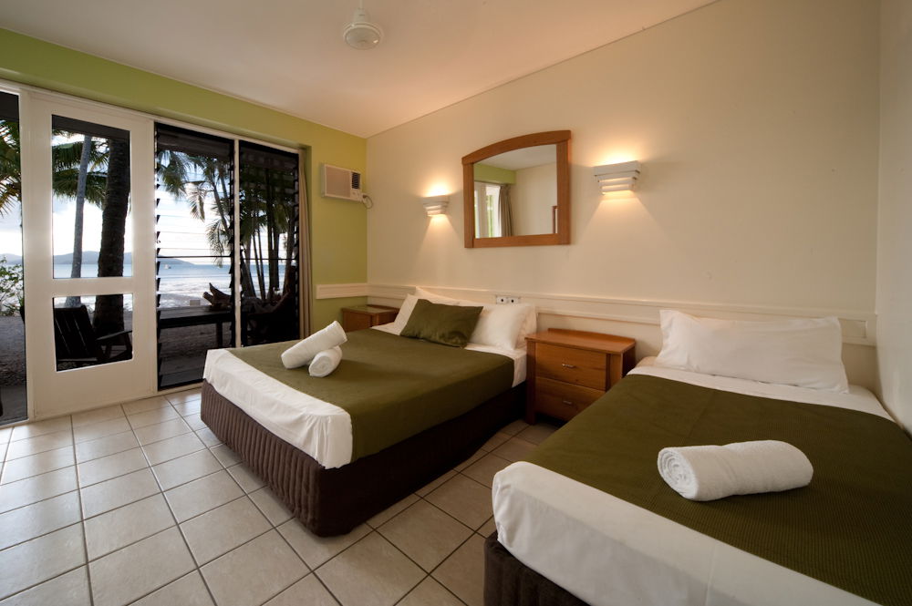Long Island QLD Coogee Beach Accommodation