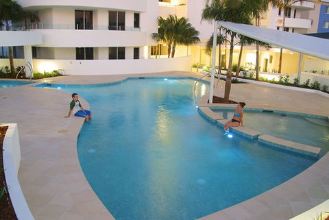 Waves Maroochy River - Coogee Beach Accommodation 1