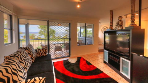 Dolphin Waters Holiday Apartments - Coogee Beach Accommodation 1