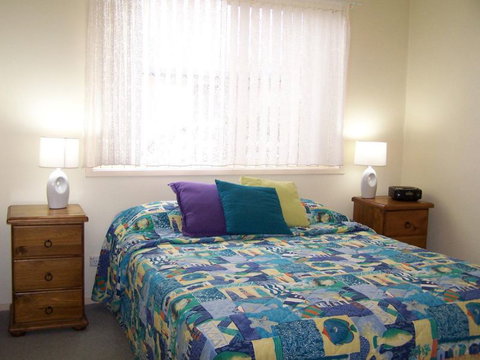 Beachfront Units Merimbula - Coogee Beach Accommodation 4