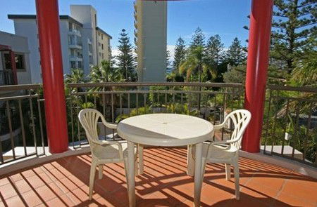 Burleigh On The Beach - Coogee Beach Accommodation 2