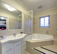 Comfort Inn And Suites Georgian Albury - Coogee Beach Accommodation