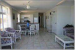 Capeview Apartments By The Sea - Coogee Beach Accommodation 3