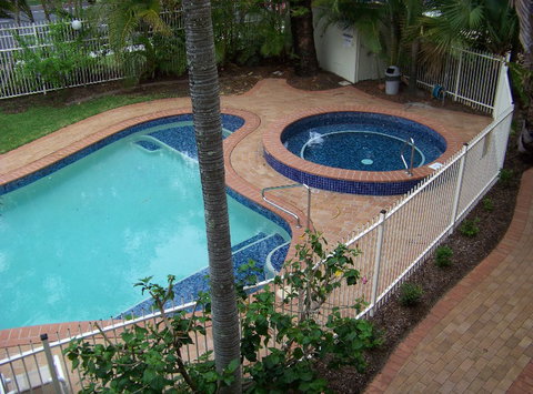 Old Burleigh Court Holiday Apartments - Coogee Beach Accommodation 1