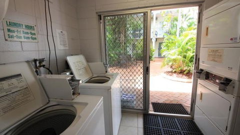 Coconut Grove Holiday Apartments - Coogee Beach Accommodation 3