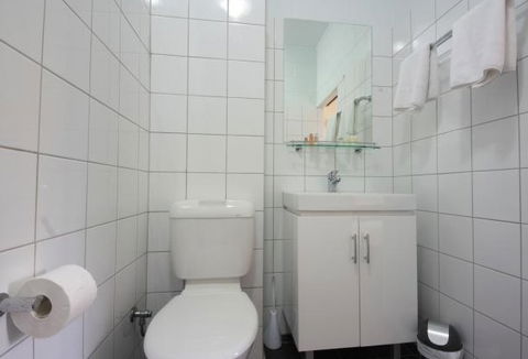Coconut Grove Holiday Apartments - Coogee Beach Accommodation 4