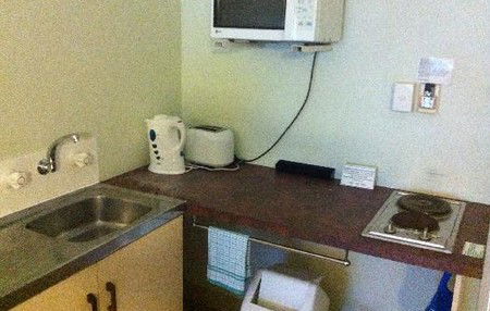 Peninsular Apartment Hotel - Coogee Beach Accommodation 3