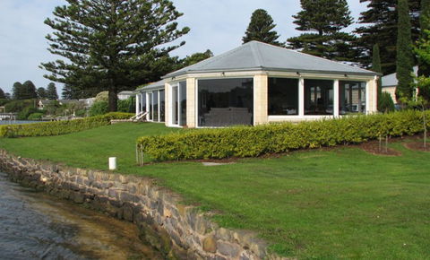 The Douglas - Coogee Beach Accommodation 1
