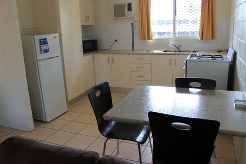 Oasis Inn Holiday Apartments - Coogee Beach Accommodation 5