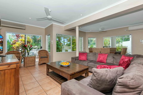 The Villas Palm Cove - Coogee Beach Accommodation 0