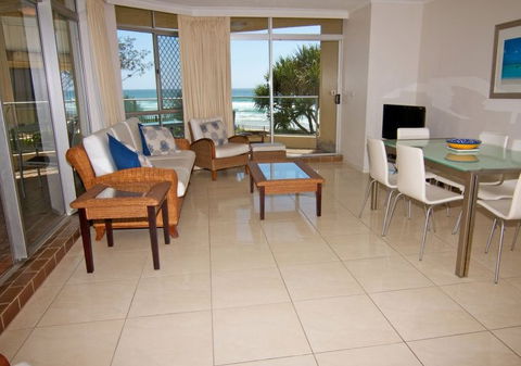 Foreshore Apartments, Mermaid Beach - Coogee Beach Accommodation 3
