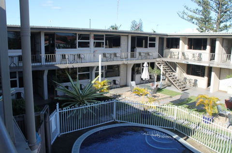 A' Montego Mermaid Beach Motel - Coogee Beach Accommodation 3