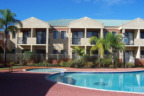 Country Comfort Inter City Perth Hotel & Apartments - Coogee Beach Accommodation 0