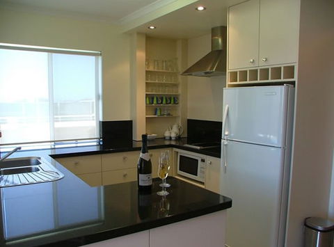 Burlington Holiday Apartments - Coogee Beach Accommodation 3