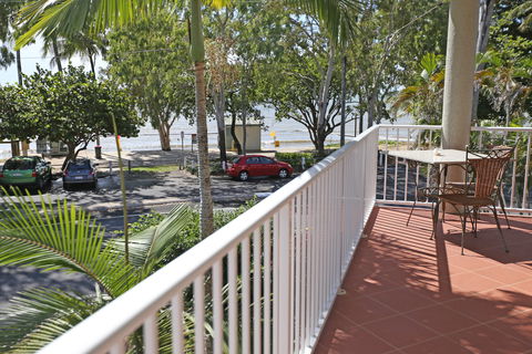 Cairns Beach Resort - Coogee Beach Accommodation 11