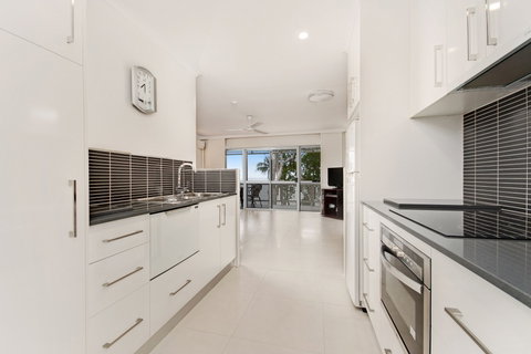 Marlin Waters Beachfront Apartments - Coogee Beach Accommodation 3