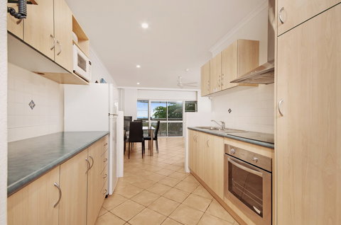 Marlin Waters Beachfront Apartments - Coogee Beach Accommodation 4