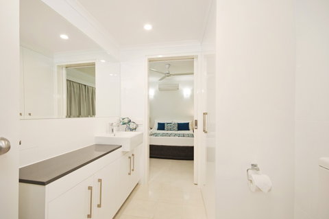 Marlin Waters Beachfront Apartments - Coogee Beach Accommodation 6
