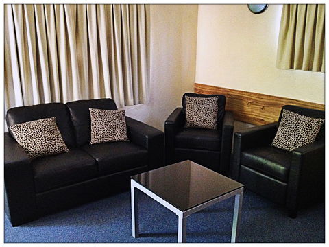 Emerald Meteor Motel - Coogee Beach Accommodation 1