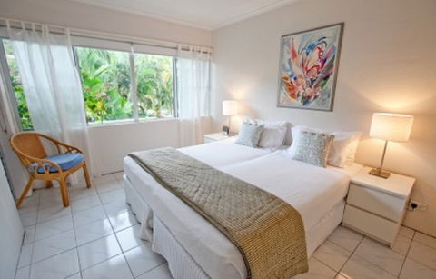 Driftwood Mantaray On Macrossan - Coogee Beach Accommodation 1