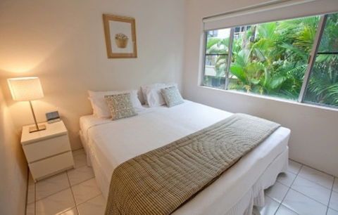Driftwood Mantaray On Macrossan - Coogee Beach Accommodation 2