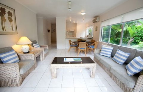Driftwood Mantaray On Macrossan - Coogee Beach Accommodation 3
