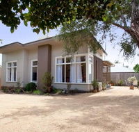 Driftwood Beach Cottage - Coogee Beach Accommodation