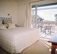 Tinnies At Back Creek Vineyard - Coogee Beach Accommodation