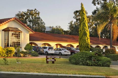 McNevins Warwick Motel & Gunyah Restaurant - Coogee Beach Accommodation 0