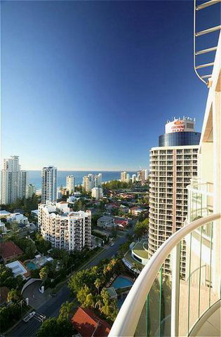 Aarons Holiday Inn - Coogee Beach Accommodation 0