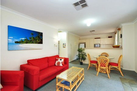Beaches Serviced Apartments - Coogee Beach Accommodation 0