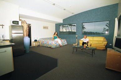 Beach House Mollymook - Coogee Beach Accommodation 3