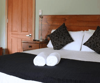 Tullah Lakeside Chalets - Coogee Beach Accommodation
