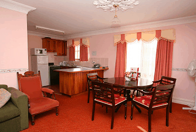 Hatchers Manor - Coogee Beach Accommodation 2