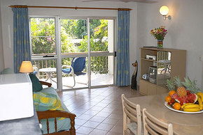Clifton Sands Apartments - Coogee Beach Accommodation 3