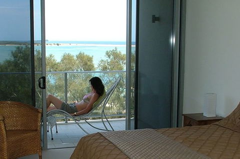 Space Holiday Apartments - Coogee Beach Accommodation 3