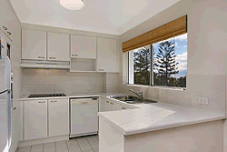 Le Beach Apartments - Coogee Beach Accommodation 2