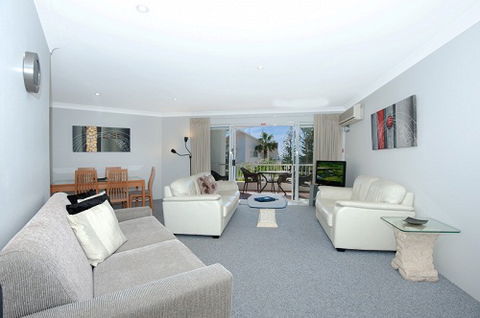 Le Beach Apartments - Coogee Beach Accommodation 5