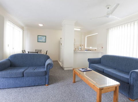 Mardi Gras Apartments - Coogee Beach Accommodation 4