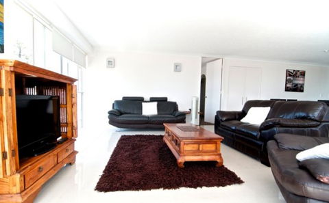 SURFERS CHALET HOLIDAY APARTMENTS - Coogee Beach Accommodation 1