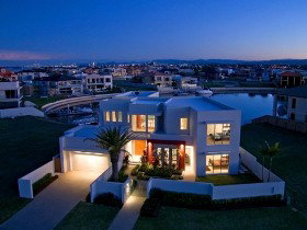 Coombabah QLD Coogee Beach Accommodation