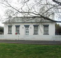 Batt's Cottage - Coogee Beach Accommodation